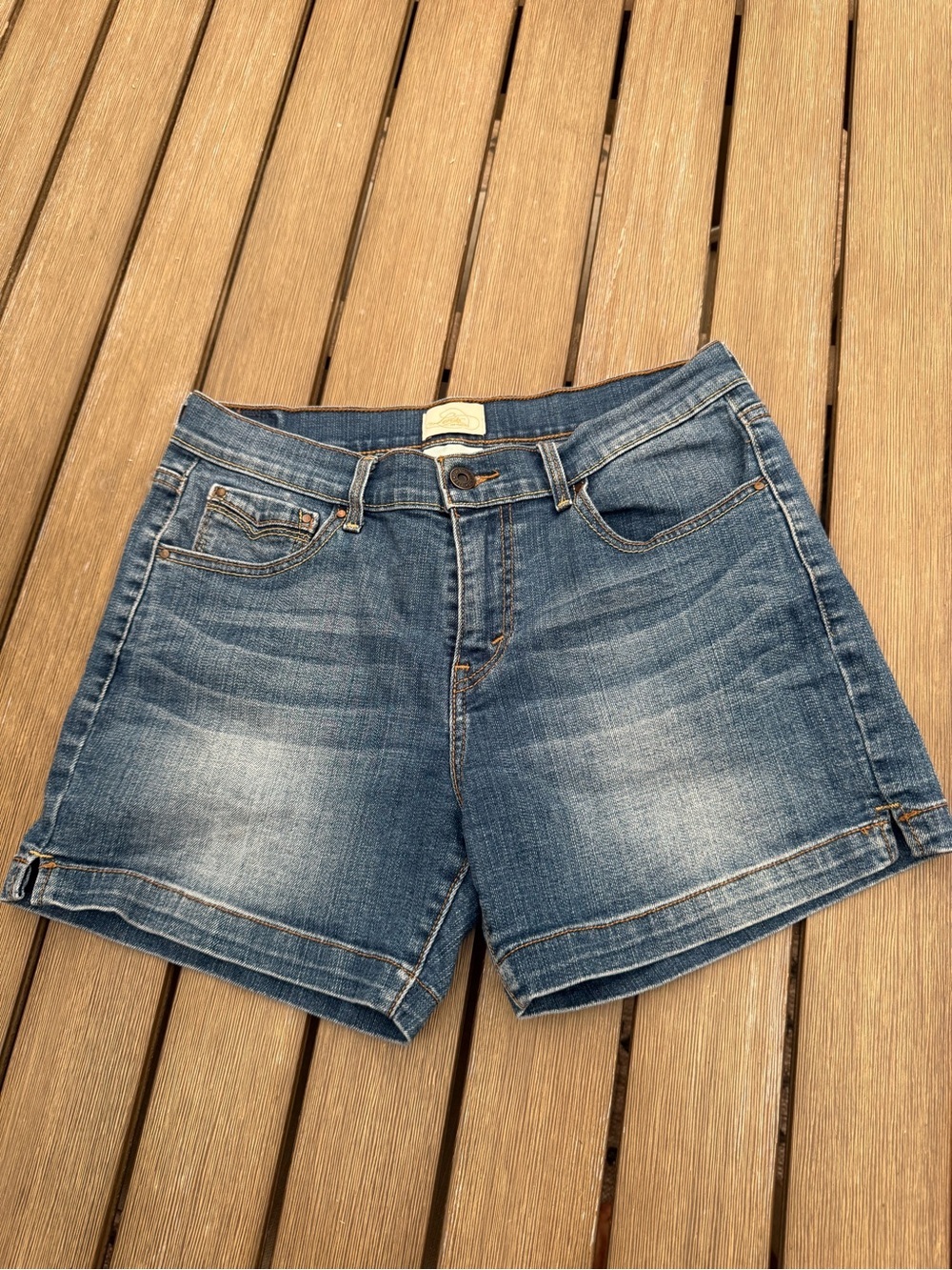 Levi's 515 Denim Shorts Women's Size 6 Medium Wash Mid Rise Stretch Jean Shorts